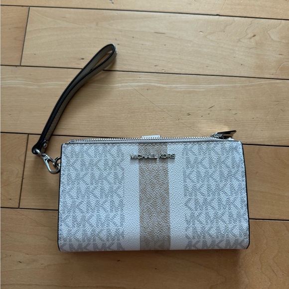 Michael Kors Handbags - michael kors wallet